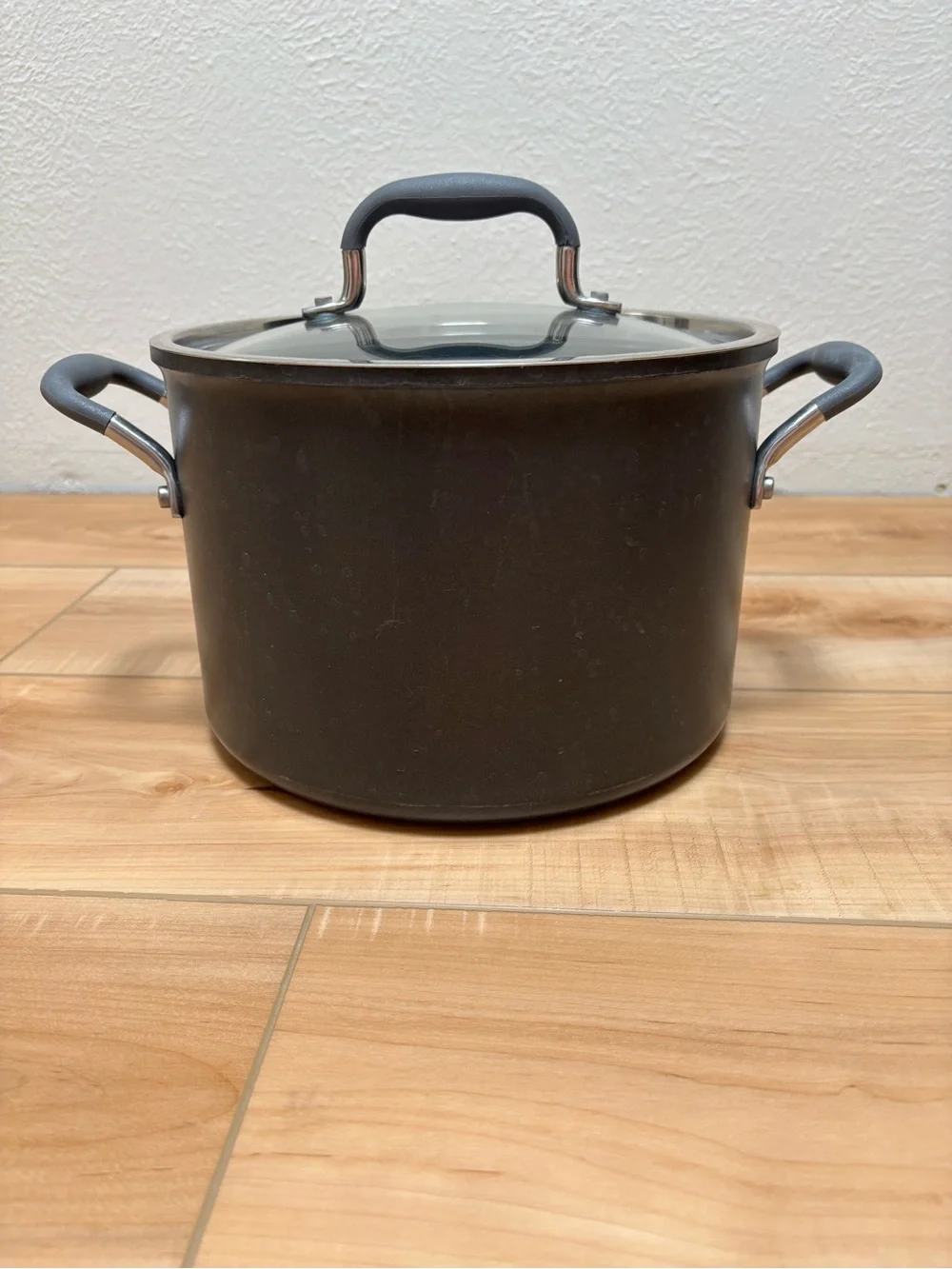 The Pampered Chef Stock Pot with Glass Lid and Soft-Grip Handles